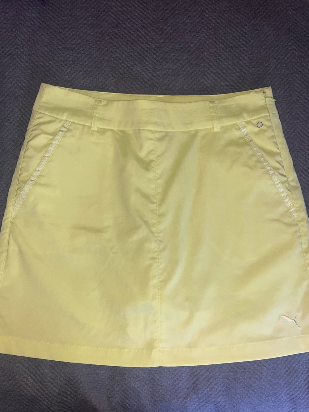 NWOT neon yellow Puma women's golf skort. Size 4.